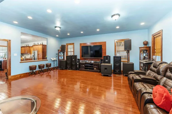 $1,600,000 | 7954 County Road 121, Rosharon, TX 77583