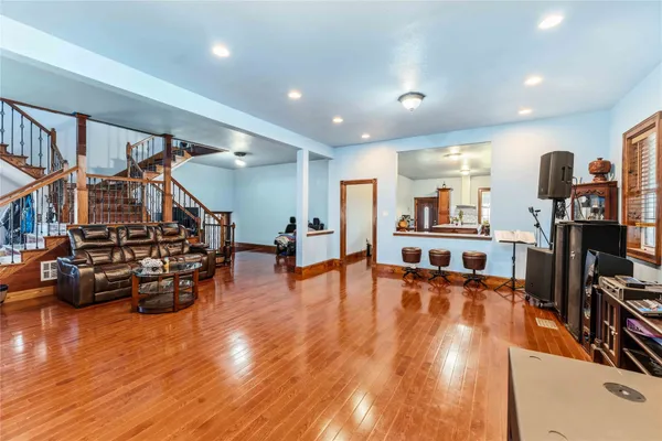 $1,600,000 | 7954 County Road 121, Rosharon, TX 77583