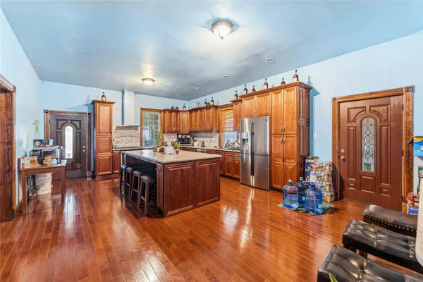 $1,600,000 | 7954 County Road 121, Rosharon, TX 77583