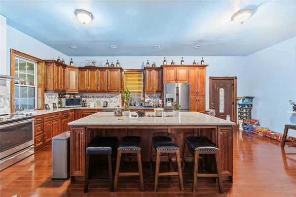 $1,600,000 | 7954 County Road 121, Rosharon, TX 77583