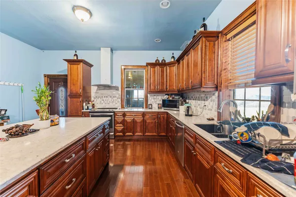 $1,600,000 | 7954 County Road 121, Rosharon, TX 77583