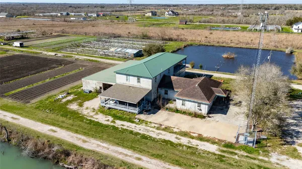 $1,600,000 | 7954 County Road 121, Rosharon, TX 77583
