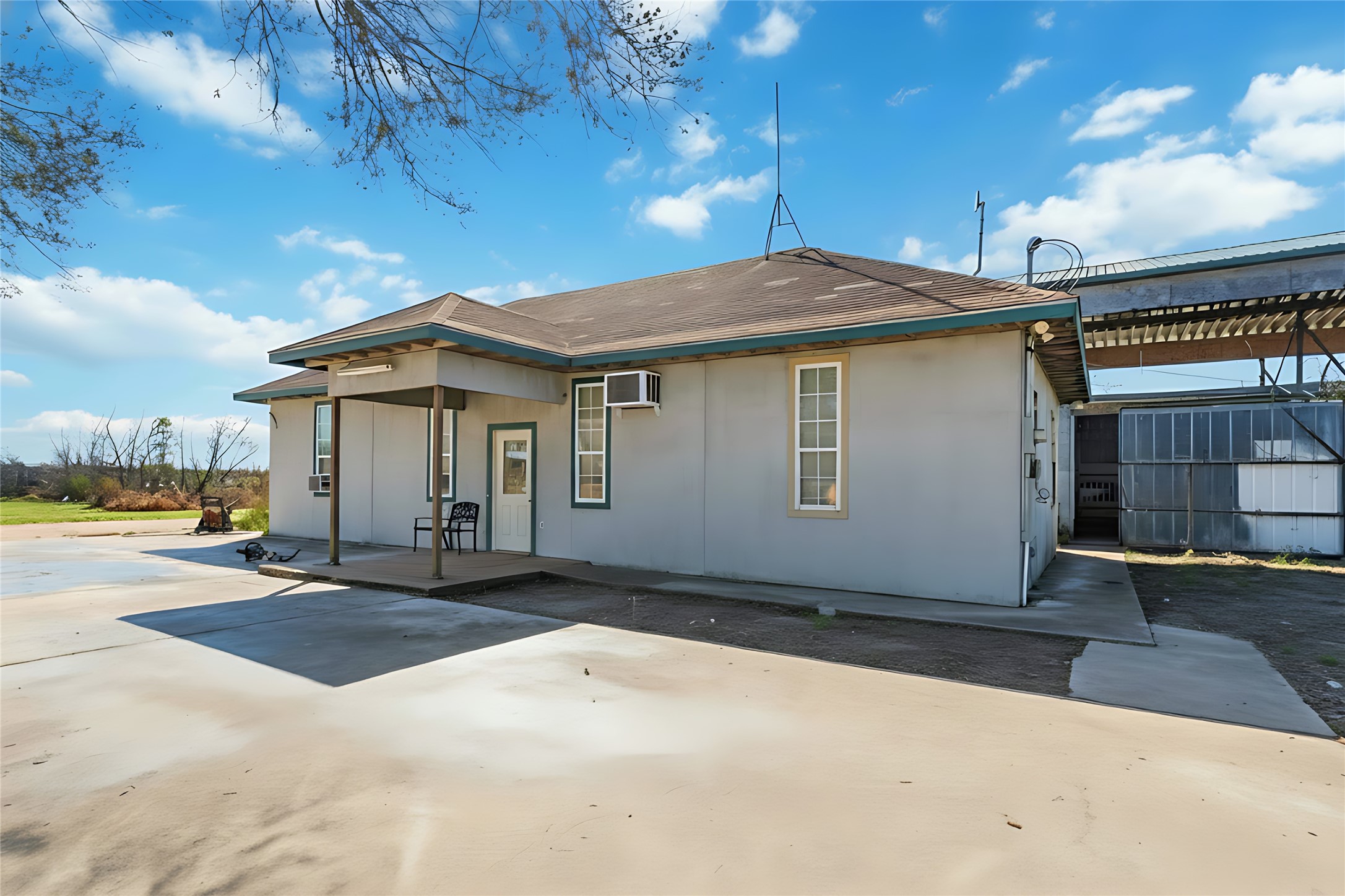 7954 County Road 121 Rosharon, TX 77583 - Photo 3 of 35 Some pictures have been virtually staged and are labeled.