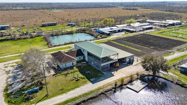 $1,600,000 | 7954 County Road 121, Rosharon, TX 77583