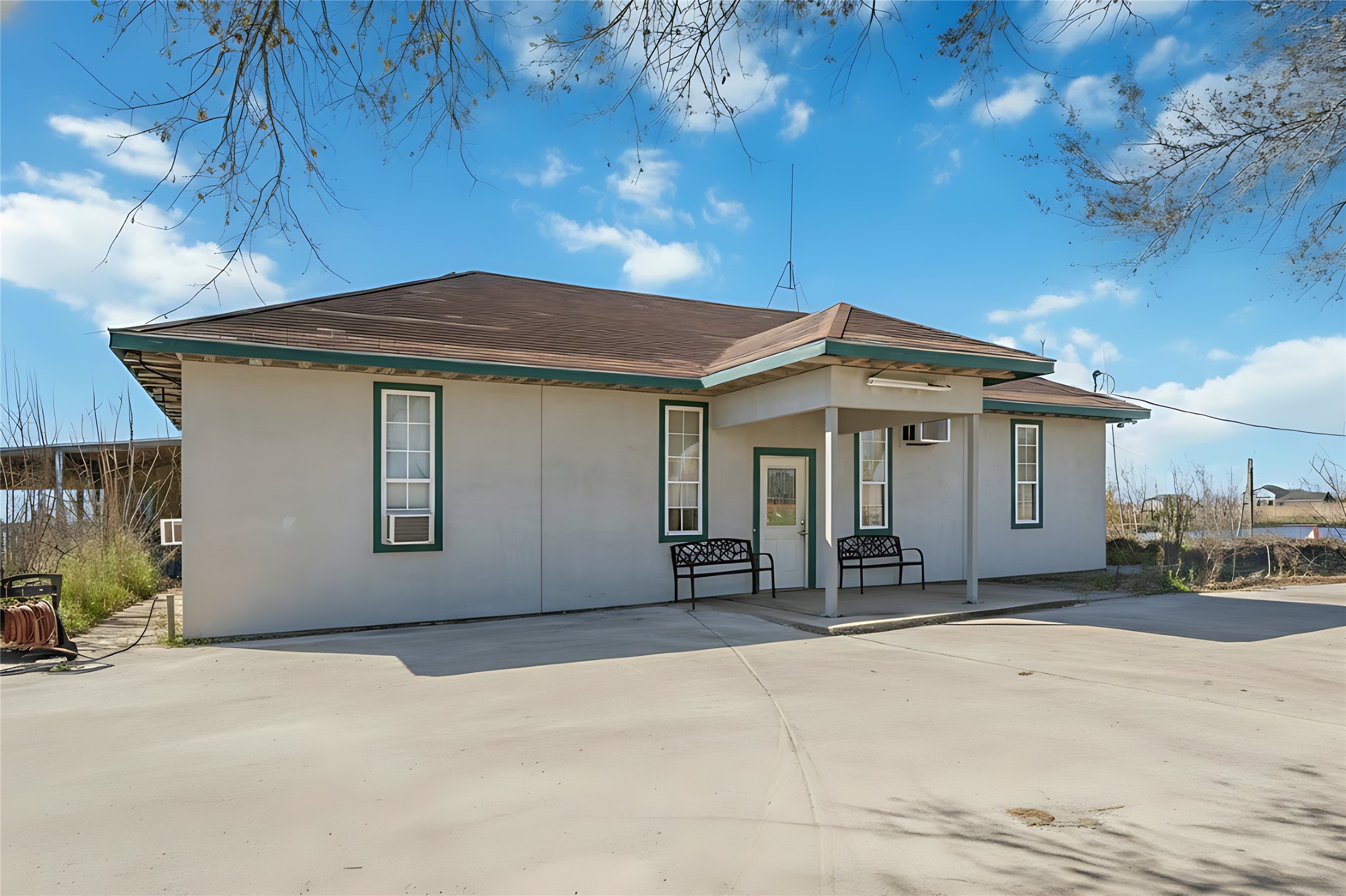 7954 County Road 121 Rosharon, TX 77583 - Photo 6 of 35 a front view of a house with a garden and pathway