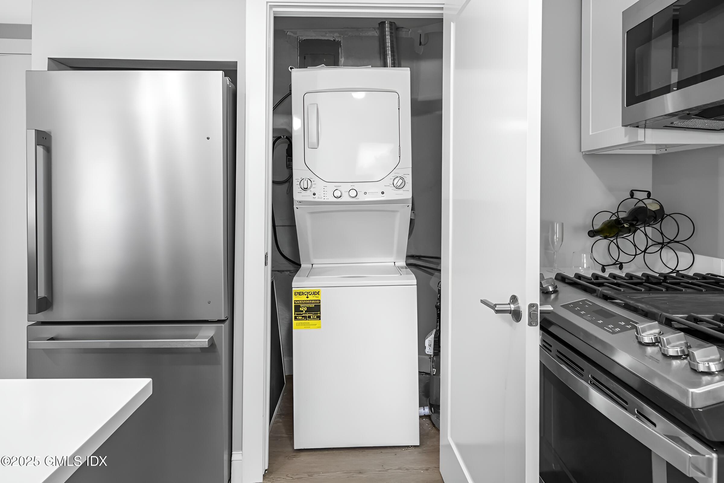 168 North Water Street, Unit 3L Greenwich, CT 06830 - Photo 6 of 11 download (8) laundry