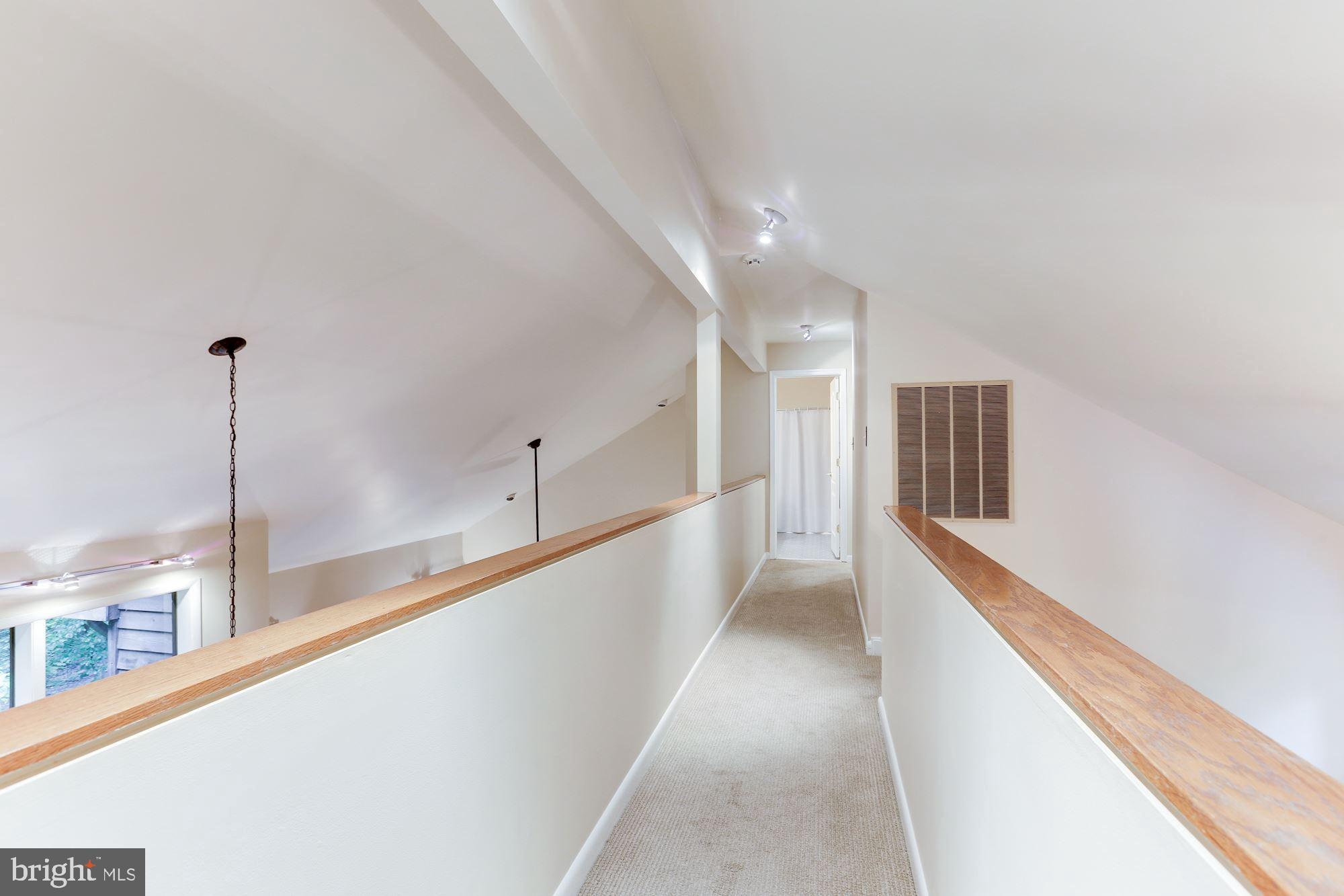 11583 Lake Newport Road Reston, VA 20194 - Photo 21 of 41 Upstairs hallway