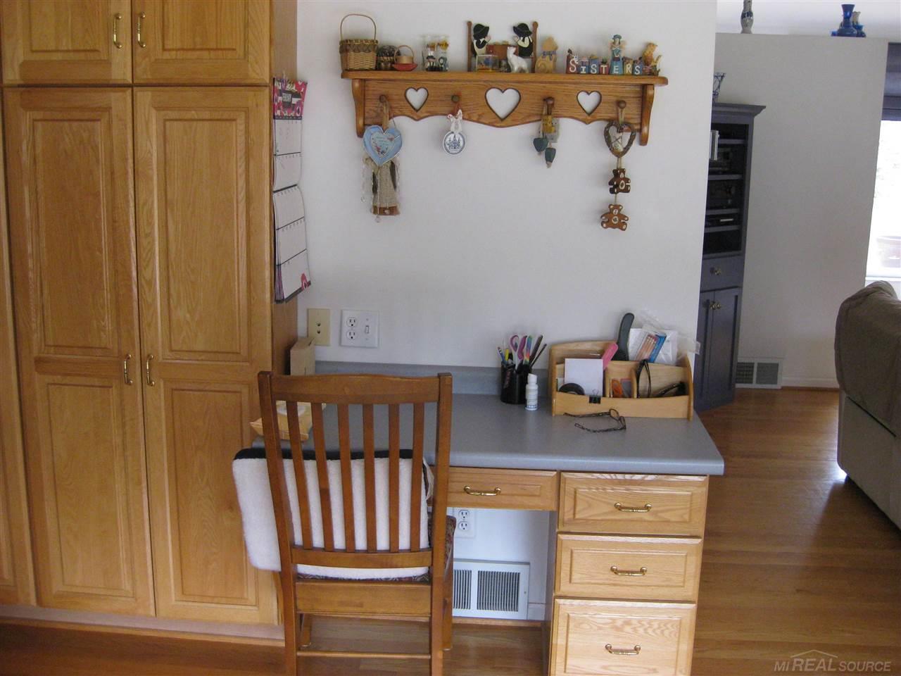 1231 East Gunn Road Rochester, MI 48306 - Photo 18 of 56 50069628-17.JPG