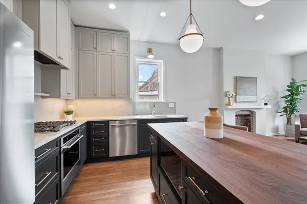 $2,850 | 217 South Bell Avenue, Unit 2, Chicago, IL 60612