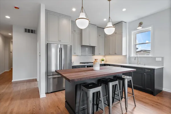 $2,850 | 217 South Bell Avenue, Unit 2, Chicago, IL 60612