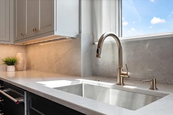 $2,850 | 217 South Bell Avenue, Unit 2, Chicago, IL 60612