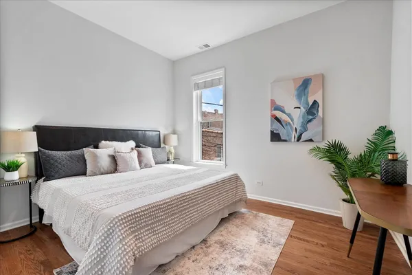 $2,850 | 217 South Bell Avenue, Unit 2, Chicago, IL 60612