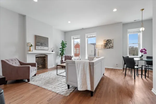 $2,850 | 217 South Bell Avenue, Unit 2, Chicago, IL 60612