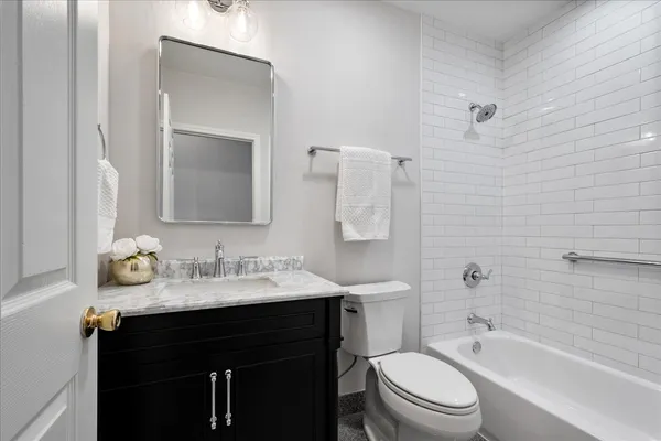 $2,850 | 217 South Bell Avenue, Unit 2, Chicago, IL 60612