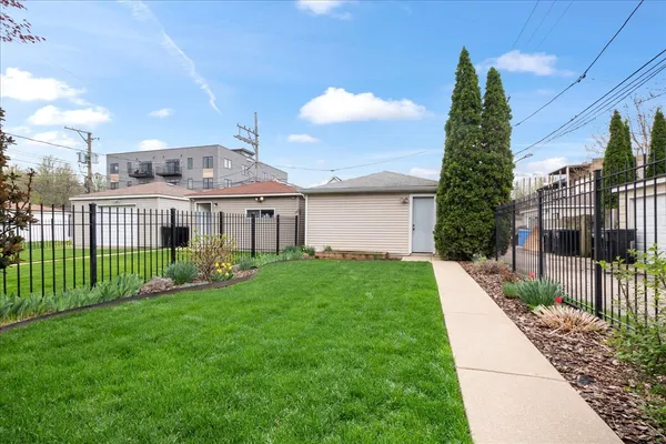 $2,850 | 217 South Bell Avenue, Unit 2, Chicago, IL 60612