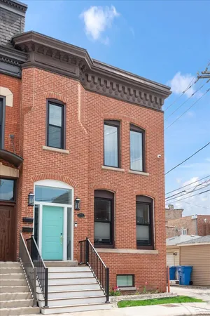 $2,850 | 217 South Bell Avenue, Unit 2, Chicago, IL 60612