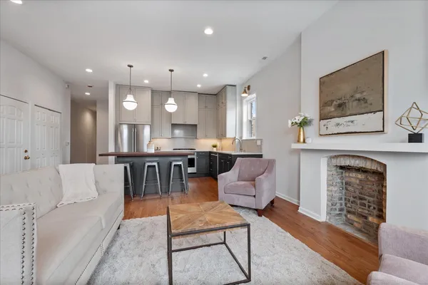 $2,850 | 217 South Bell Avenue, Unit 2, Chicago, IL 60612