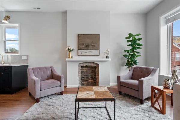 $2,850 | 217 South Bell Avenue, Unit 2, Chicago, IL 60612