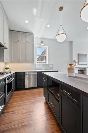 $2,850 | 217 South Bell Avenue, Unit 2, Chicago, IL 60612