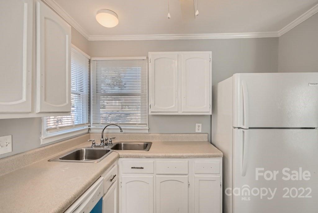 8808 Idlewild Road Charlotte, NC 28227 - Photo 6 of 11 Gallery Image 6