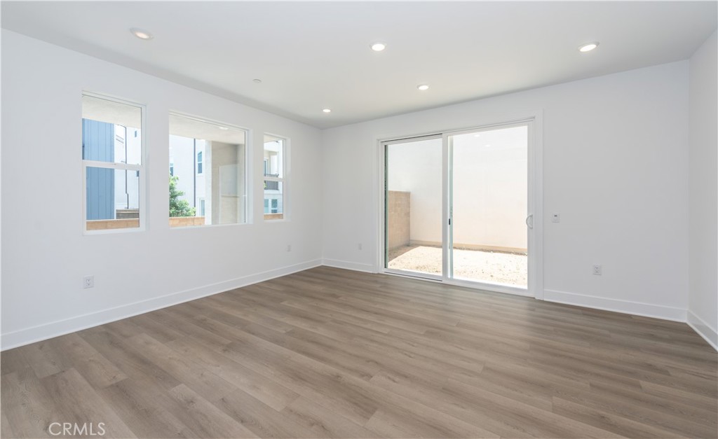 136 Seep Irvine, CA 92618 - Photo 5 of 32