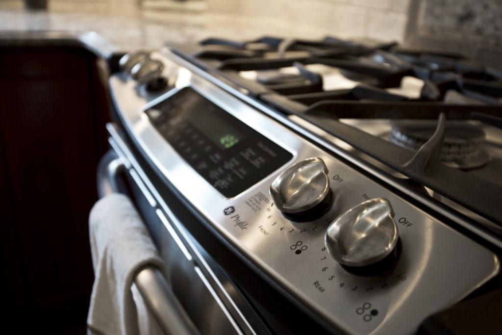 22 Irving Street Reading, MA 01867 - Photo 14 of 37 a close view of stove