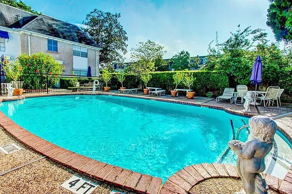 $1,800 | 2701 Bellefontaine, Unit B3, Houston, TX 77025