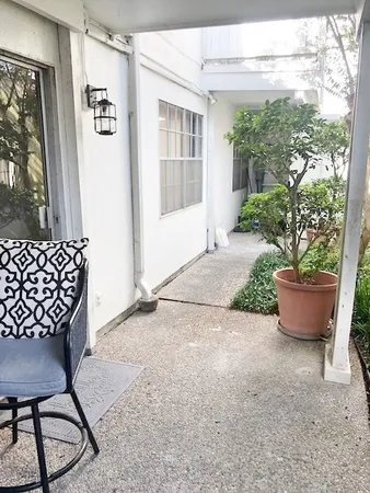 $1,800 | 2701 Bellefontaine, Unit B3, Houston, TX 77025