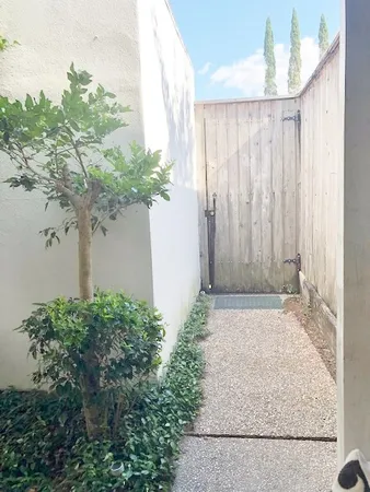 $1,800 | 2701 Bellefontaine, Unit B3, Houston, TX 77025