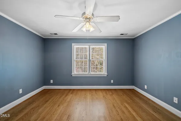 a view of a house with backyard and trees