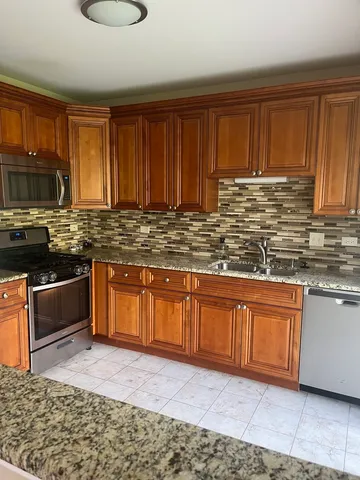 $1,850 | 1219 North Village Drive, Round Lake Beach, IL 60073