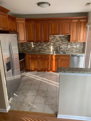 $1,850 | 1219 North Village Drive, Round Lake Beach, IL 60073