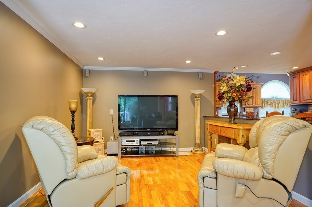 31 Maple Street Hudson, MA 01749 - Photo 8 of 32 Gallery Image 8