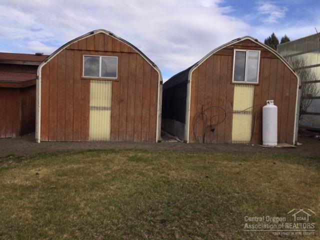 27103 Ridge Road John Day, OR 97845 - Photo 19 of 25 a front view of a house with a yard