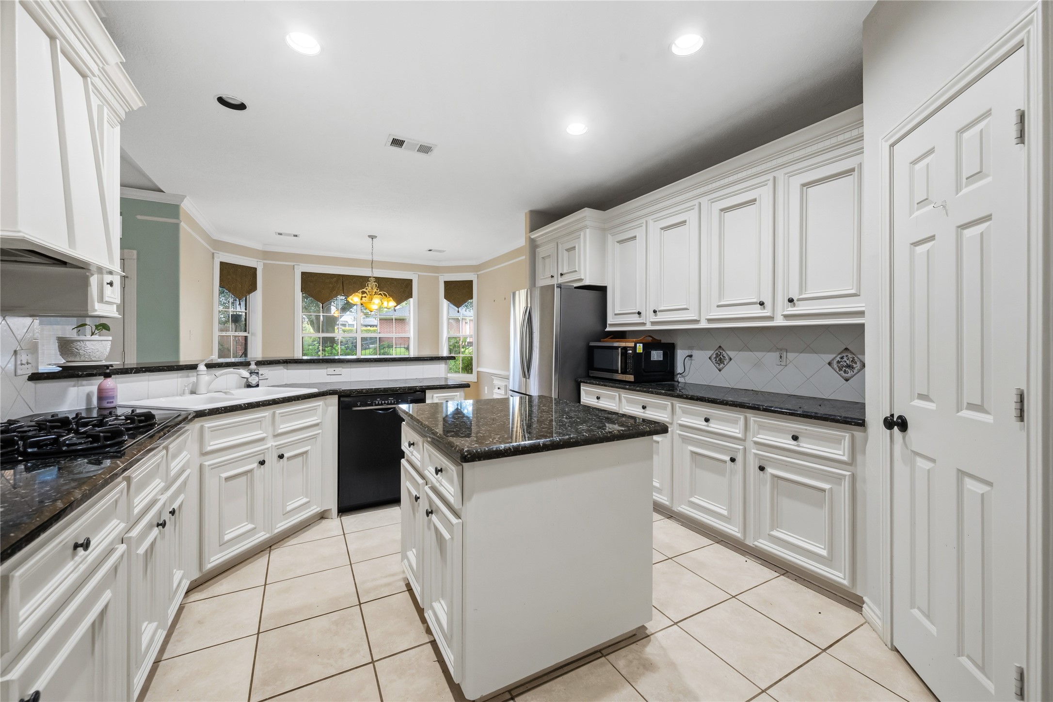 319 Palais Verde Road Montgomery, TX 77356 - Photo 13 of 40 Gallery Image 13
