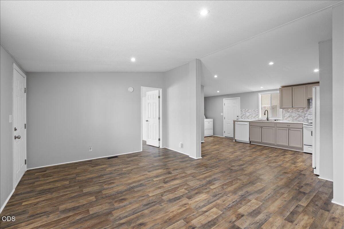 6850 Downing Road, Unit SPC 60 Central Point, OR 97502 - Photo 7 of 26