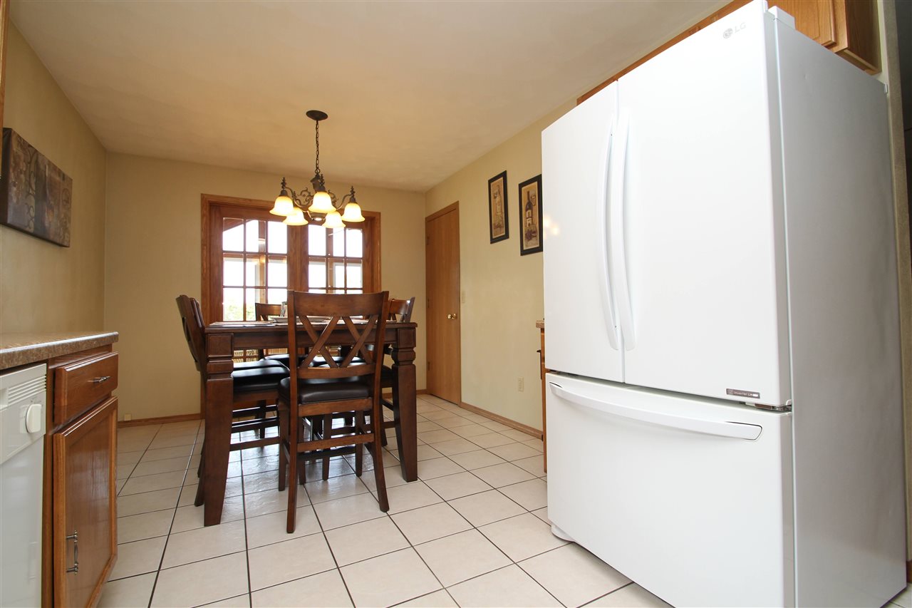6492 Weaver Road Rockford, IL 61114 - Photo 11 of 36 Gallery Image 11