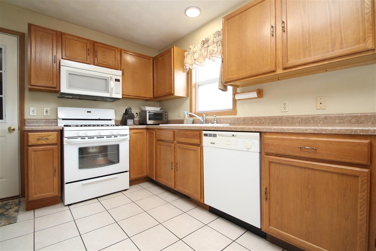 6492 Weaver Road Rockford, IL 61114 - Photo 12 of 36 Gallery Image 12
