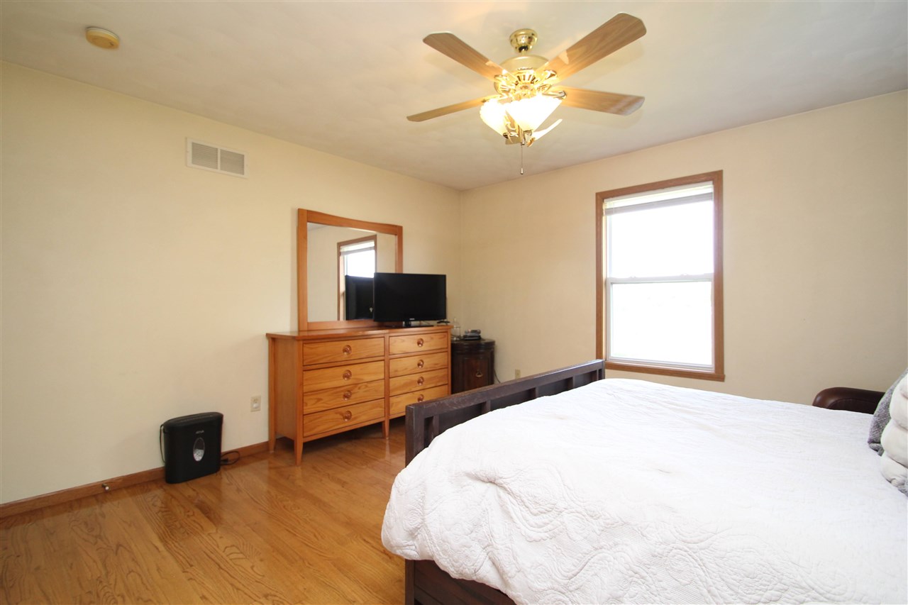 6492 Weaver Road Rockford, IL 61114 - Photo 16 of 36 Gallery Image 16