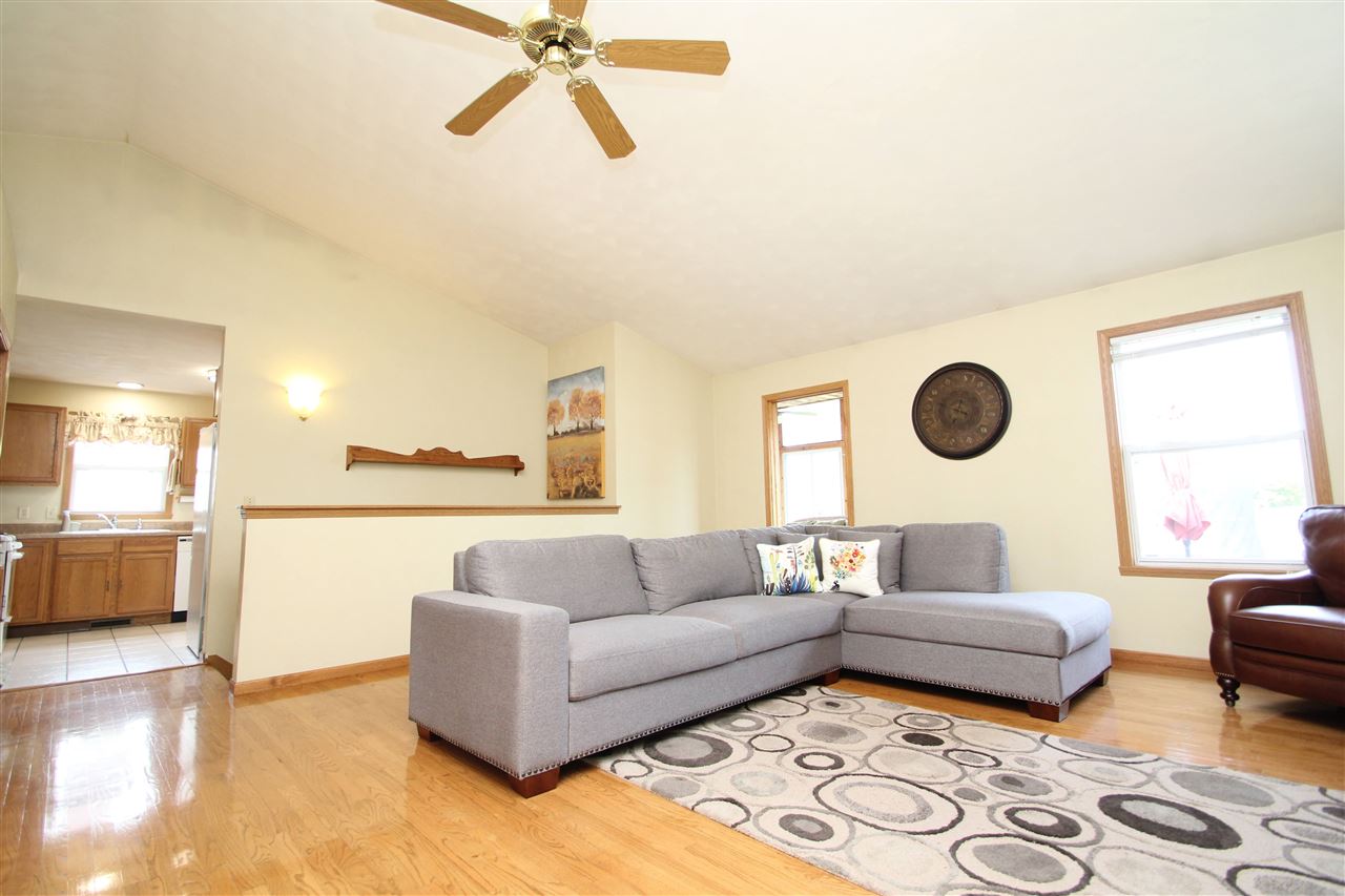 6492 Weaver Road Rockford, IL 61114 - Photo 4 of 36 Gallery Image 4