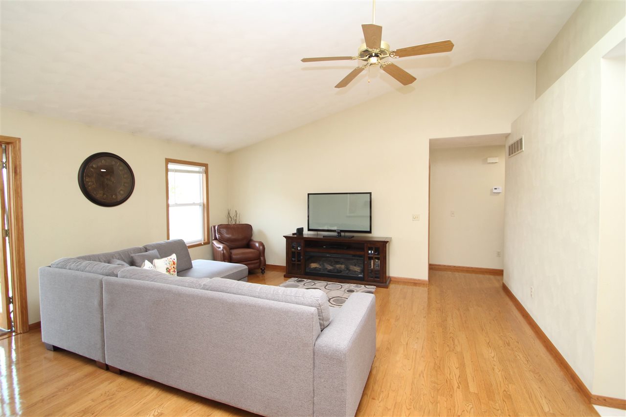 6492 Weaver Road Rockford, IL 61114 - Photo 5 of 36 Gallery Image 5