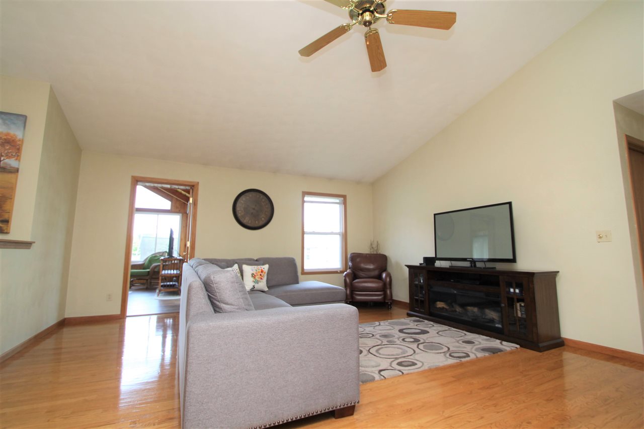 6492 Weaver Road Rockford, IL 61114 - Photo 6 of 36 Gallery Image 6