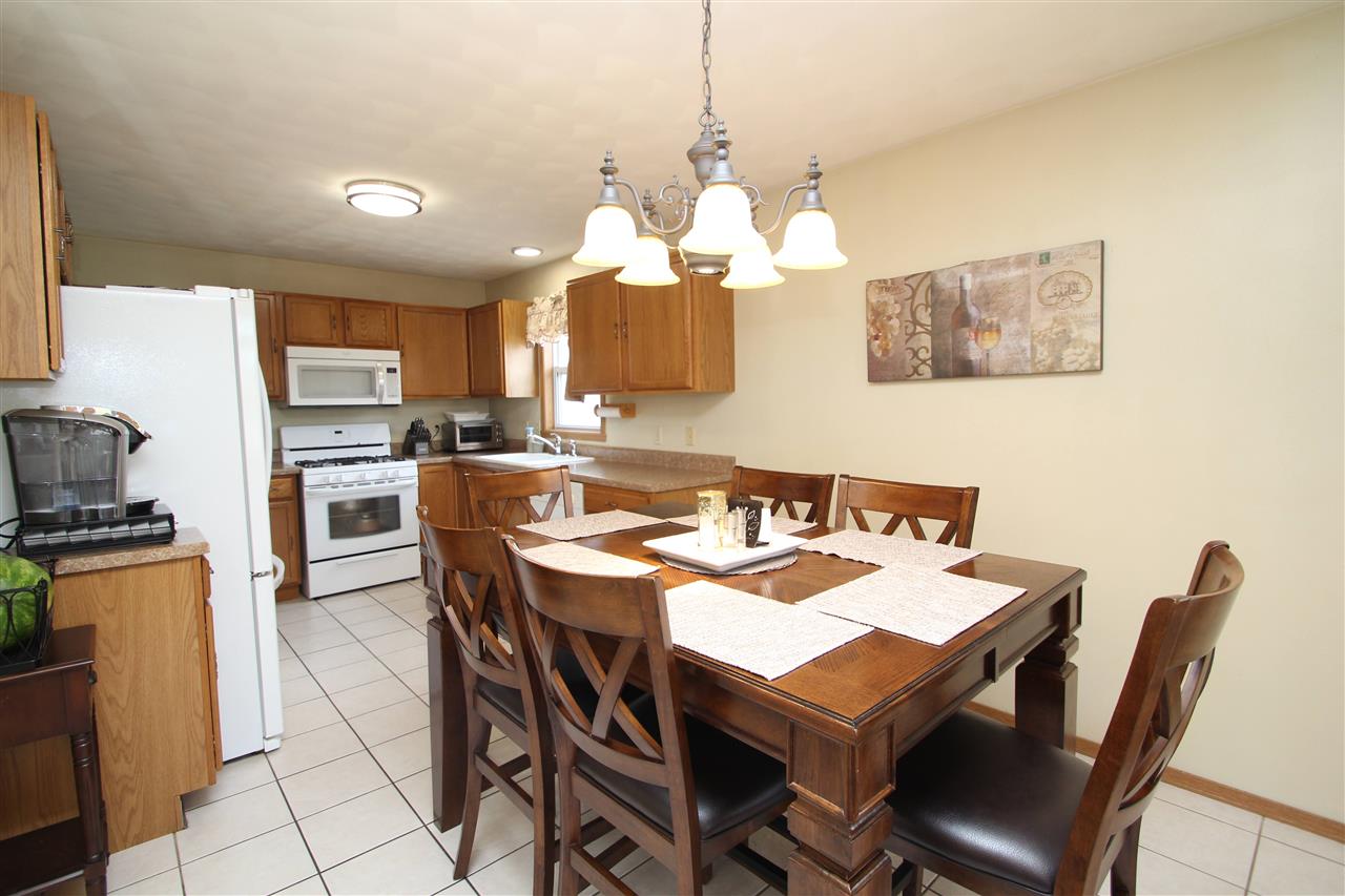 6492 Weaver Road Rockford, IL 61114 - Photo 10 of 36 Gallery Image 10