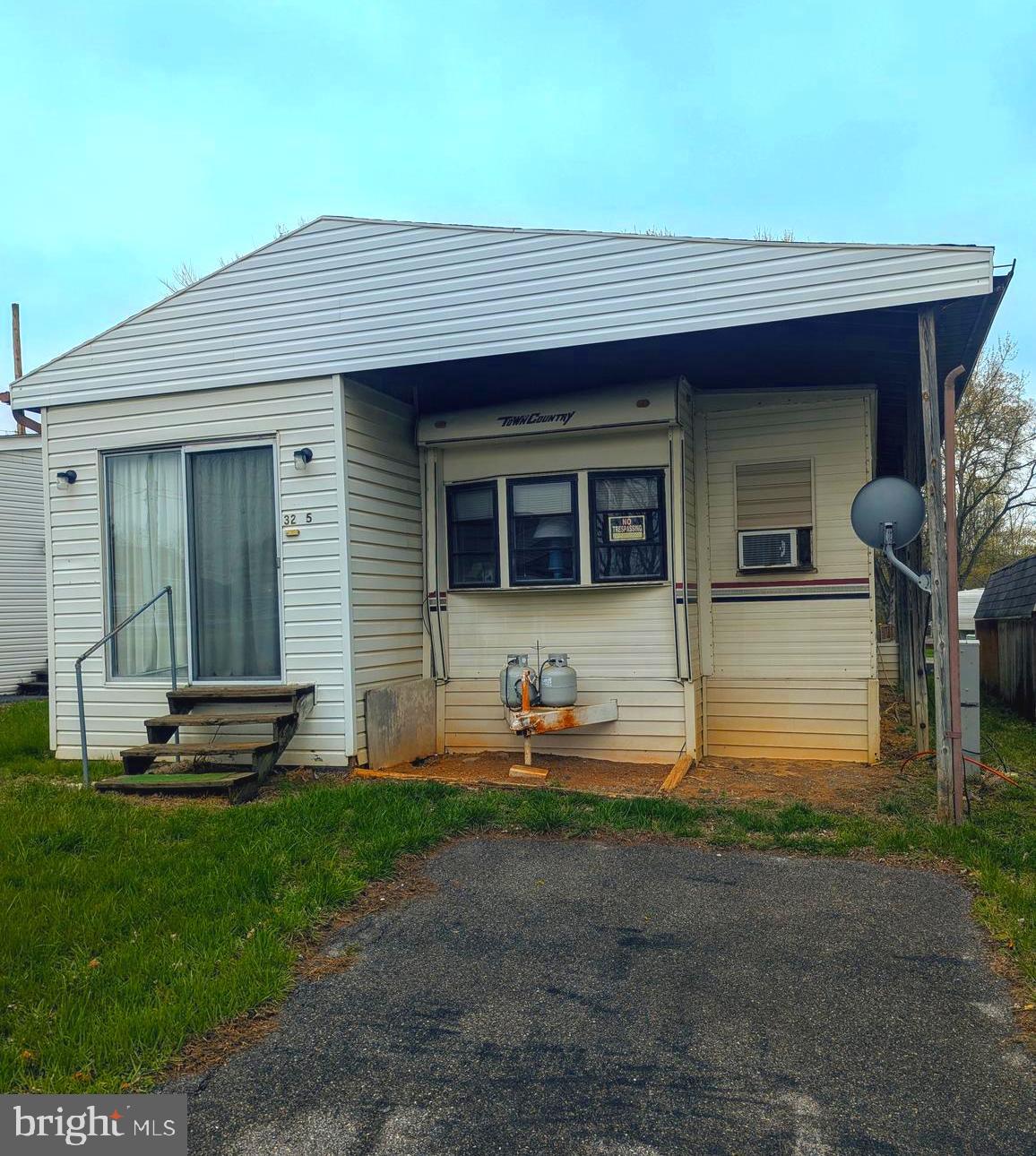 5 Hilo Road Falling Waters, WV 25419 - Photo 2 of 19 a front view of a house with a yard