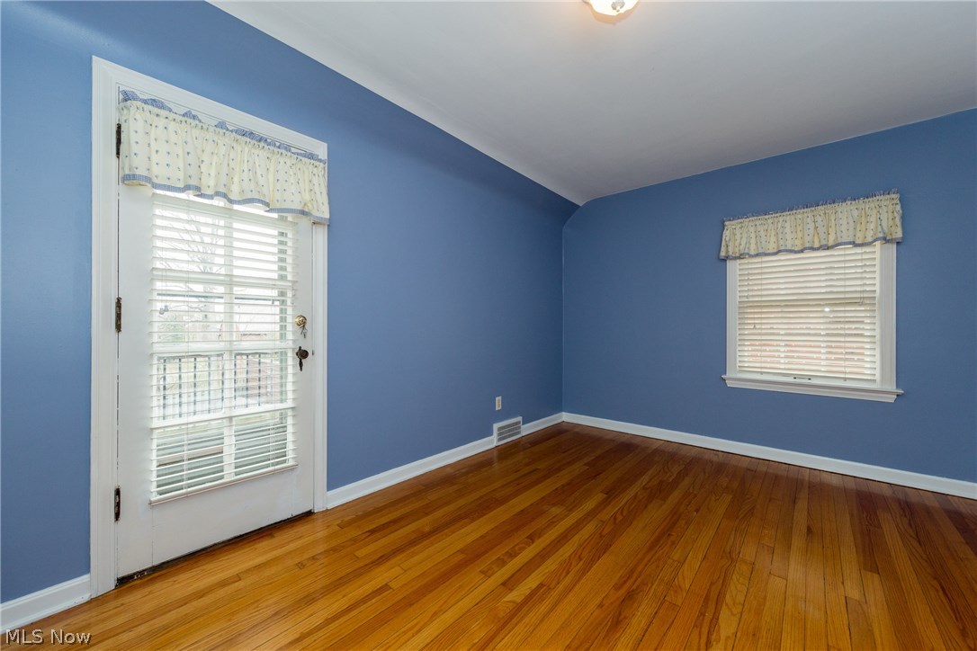 2488 Fenwick Road Cleveland, OH 44118 - Photo 14 of 35