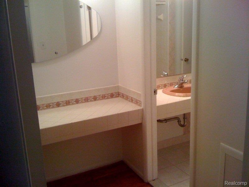 23885 Rockingham Street Southfield, MI 48033 - Photo 9 of 16 powder rock