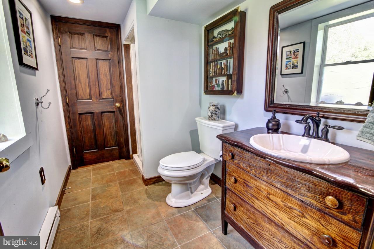 19415 Evergreen Mills Road Leesburg, VA 20175 - Photo 16 of 26 Bath