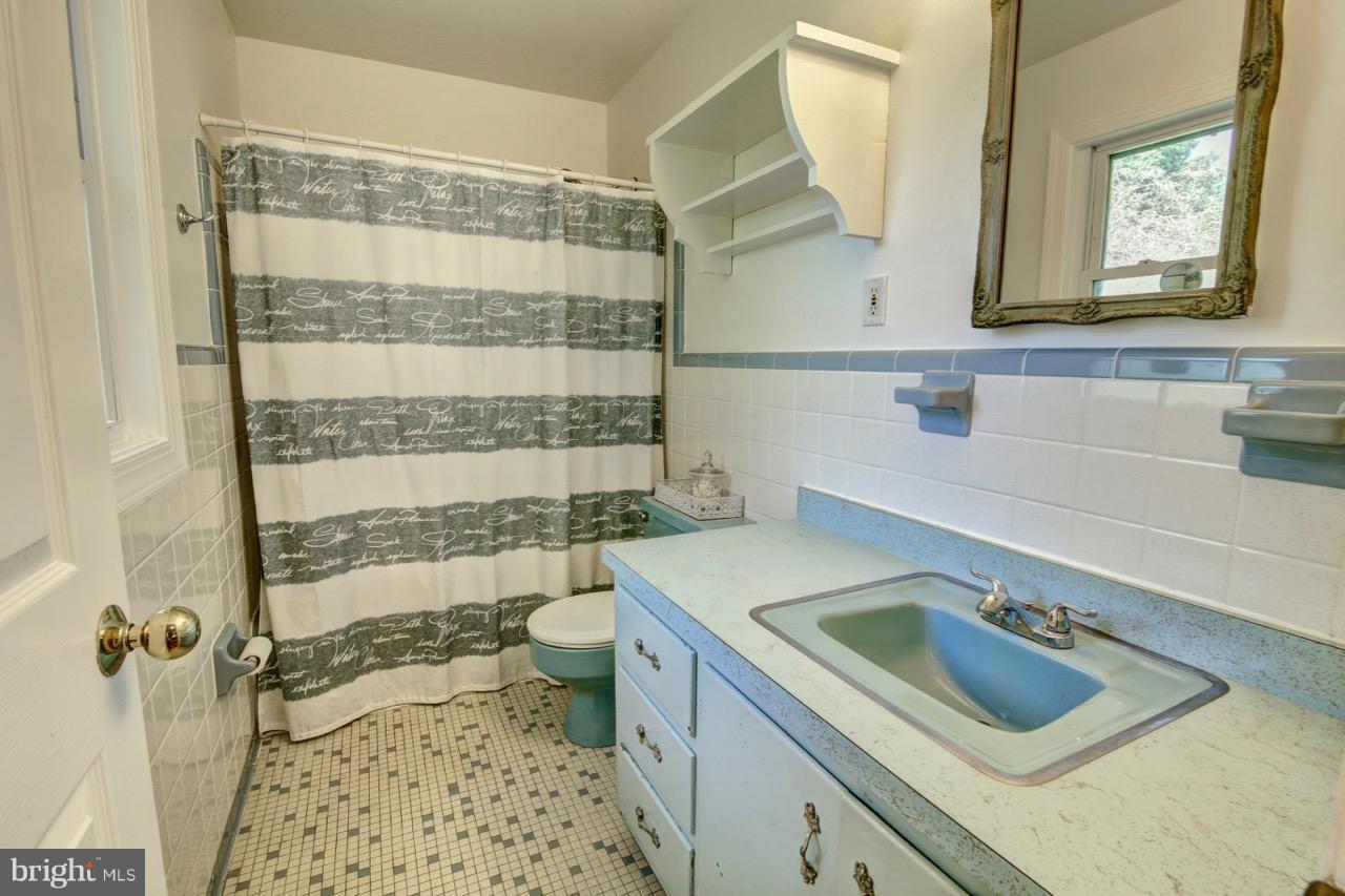 19415 Evergreen Mills Road Leesburg, VA 20175 - Photo 21 of 26 Bath (Master)