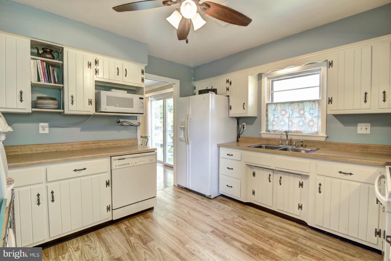 19415 Evergreen Mills Road Leesburg, VA 20175 - Photo 10 of 26 Kitchen