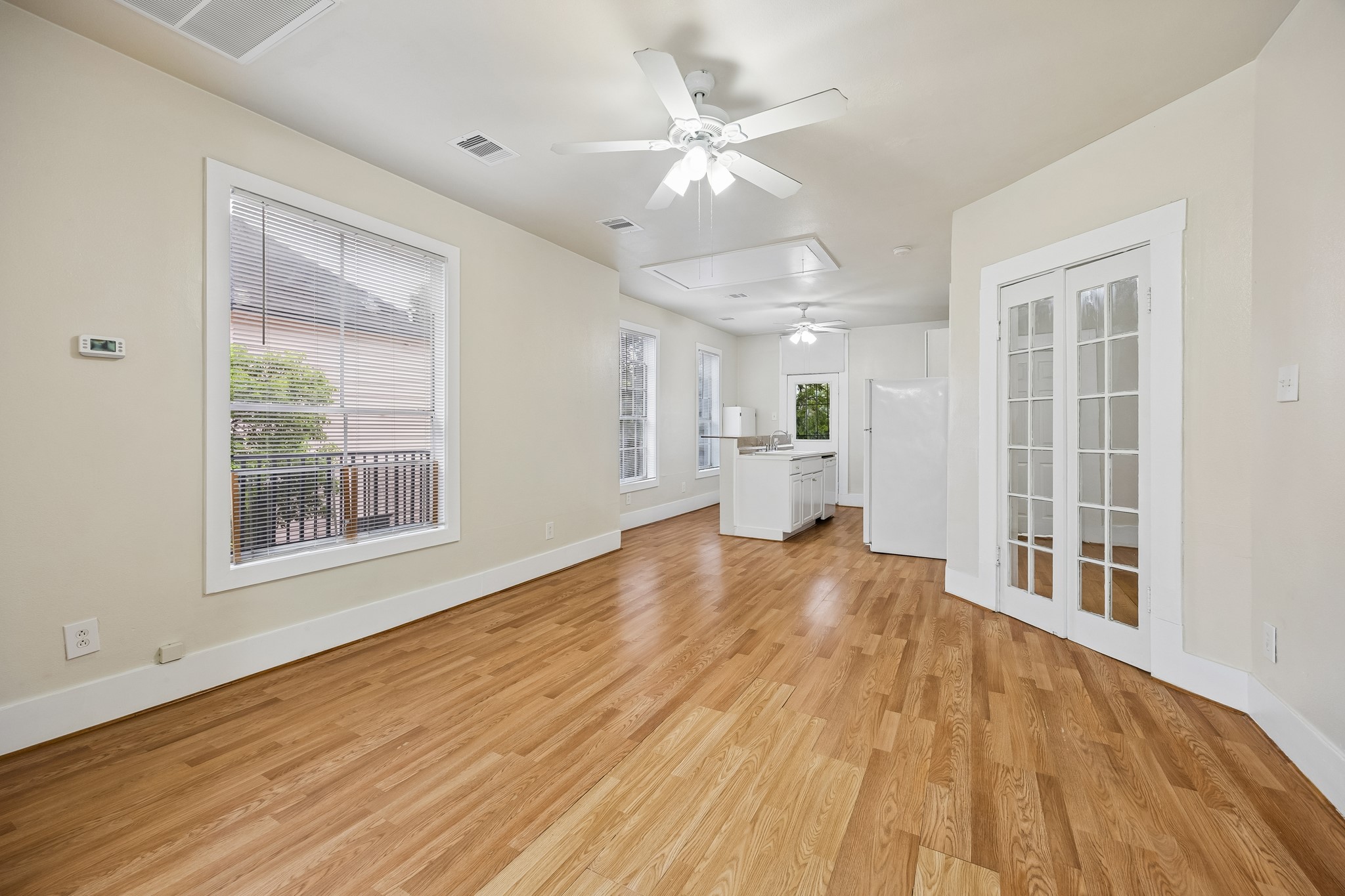2010 Crocker Street Houston, TX 77006 - Photo 3 of 11